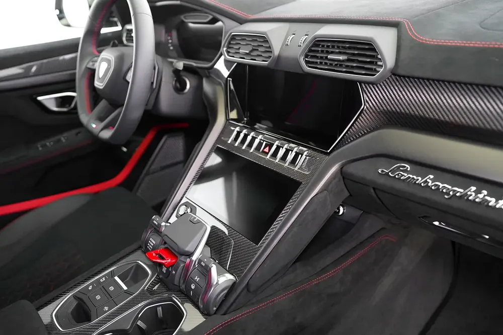 URUS PERFORMANTE | ALCANTARA SEATS | CARBON INTERIOR | CARBON EXTERIOR | REAR ENTERTAINMENT - Image 12
