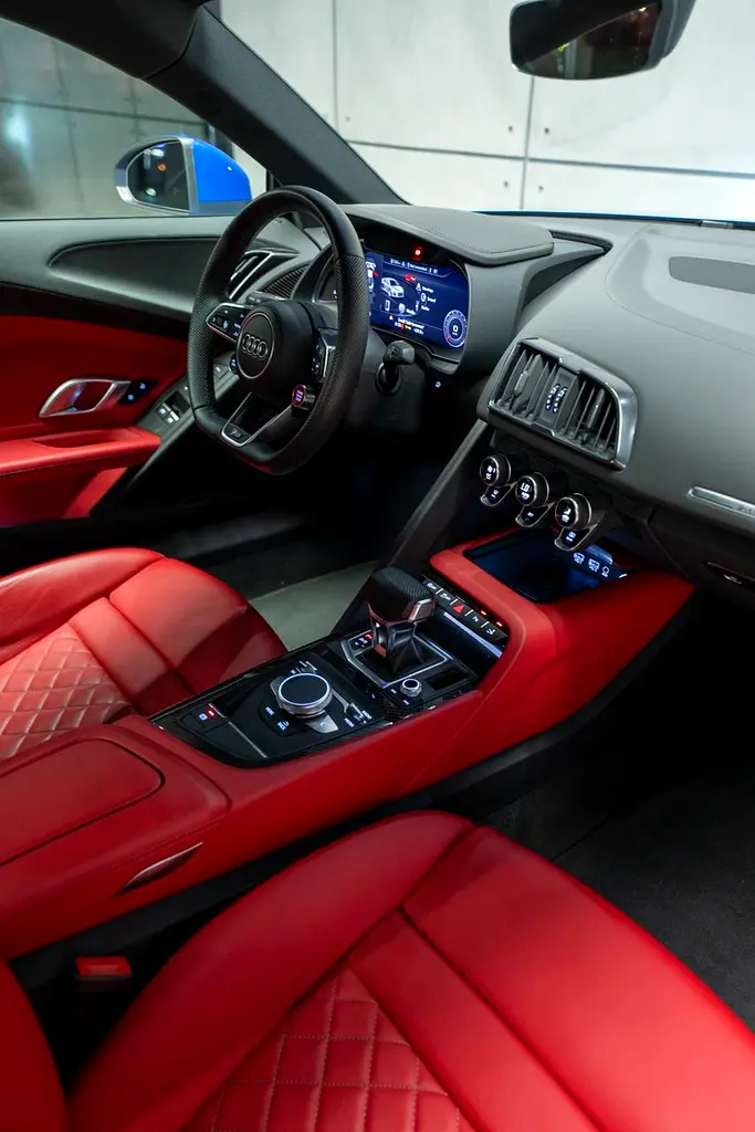 Audi R8 V10, GCC Specs, Al-Nabooda, Warranty - Image 9
