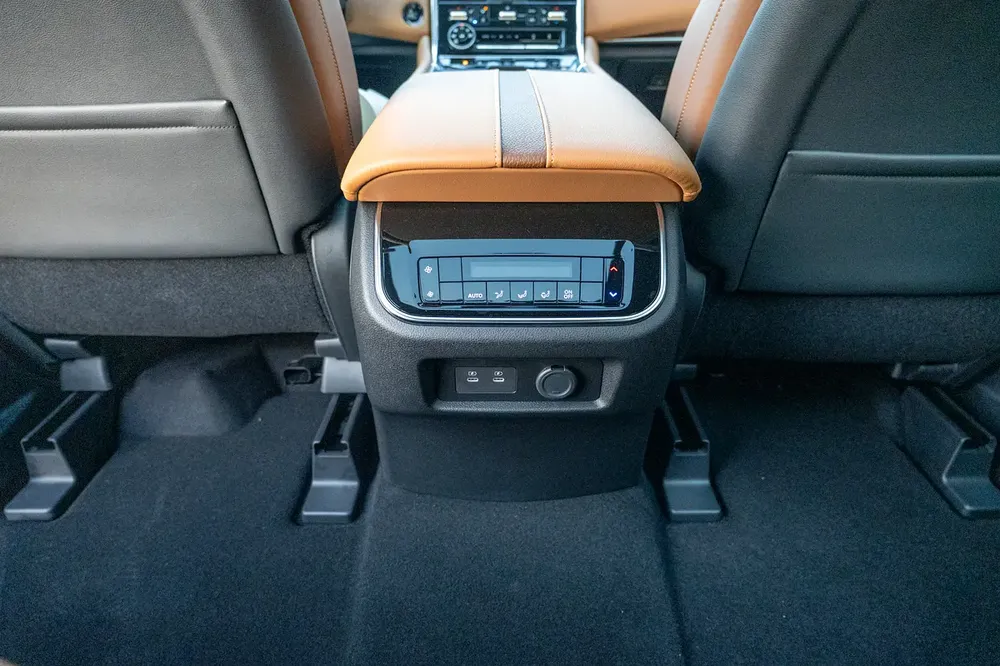 Nissan patrol 3.5TT Twin-Turbo Platinum 2026 MY Export Price - Image 14