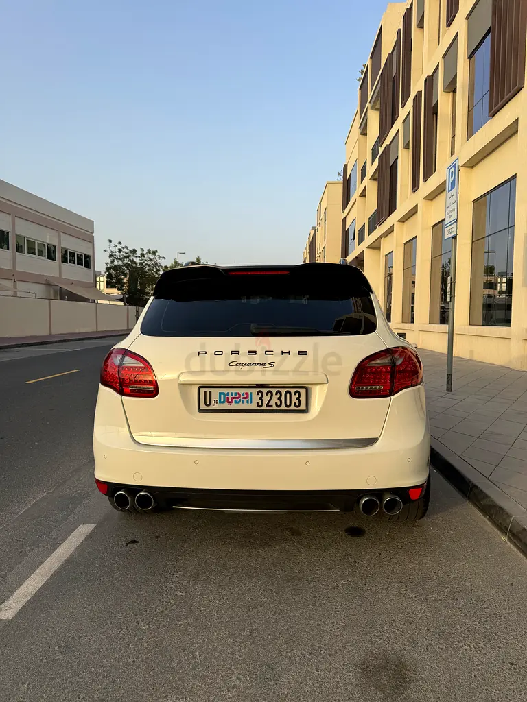 Porsche Cayenne S 2011 - GCC Specs - Extremely Well Maintained - Image 10