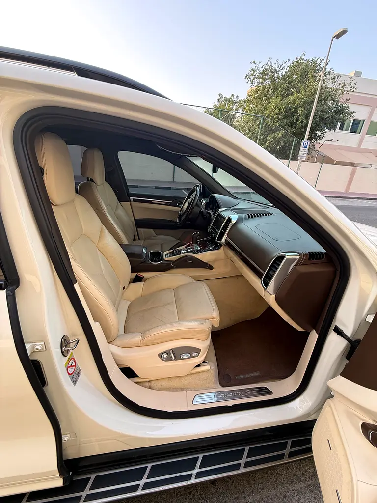 Porsche Cayenne S 2011 - GCC Specs - Extremely Well Maintained - Image 7
