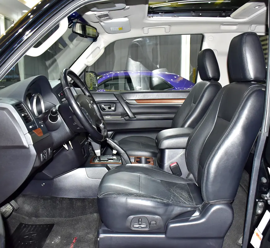 EXCELLENT DEAL for our Mitsubishi Pajero 3.8L GLS ( 2009 Model ) in Black Color GCC Specs - Image 10