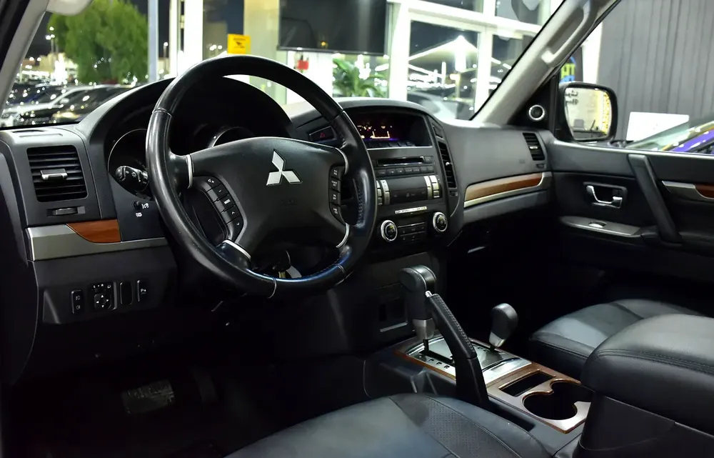 EXCELLENT DEAL for our Mitsubishi Pajero 3.8L GLS ( 2009 Model ) in Black Color GCC Specs - Image 11