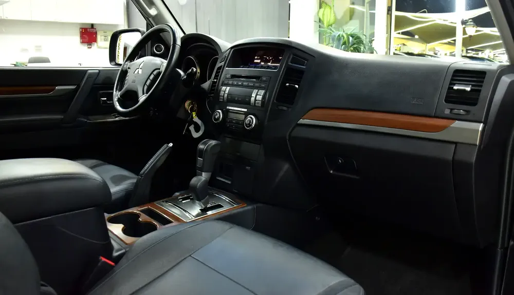 EXCELLENT DEAL for our Mitsubishi Pajero 3.8L GLS ( 2009 Model ) in Black Color GCC Specs - Image 12