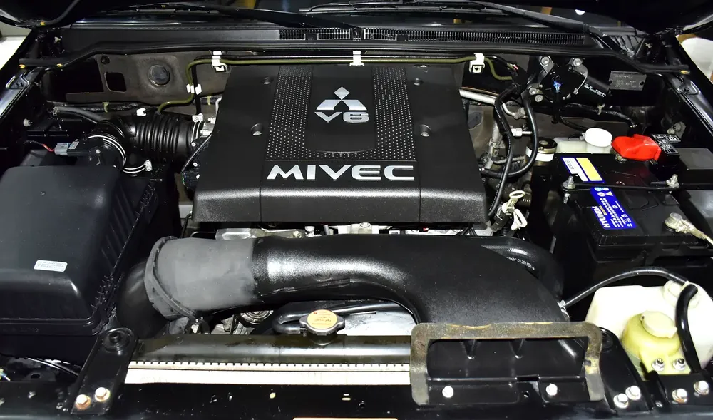 EXCELLENT DEAL for our Mitsubishi Pajero 3.8L GLS ( 2009 Model ) in Black Color GCC Specs - Image 16