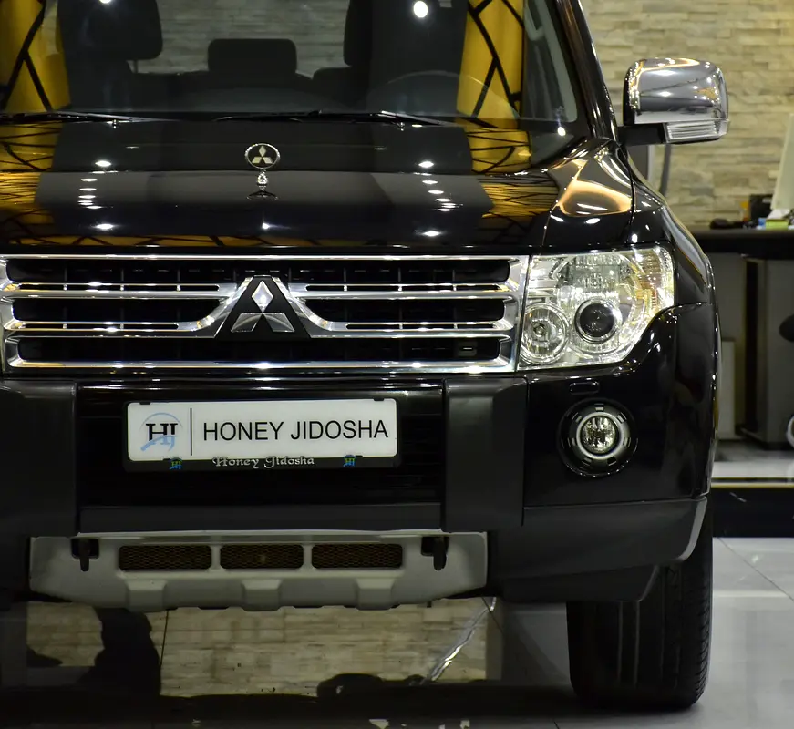 EXCELLENT DEAL for our Mitsubishi Pajero 3.8L GLS ( 2009 Model ) in Black Color GCC Specs - Image 4