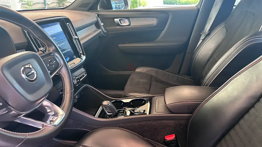 Volvo XC40 T5 R-Design 2019 | GCC Specs | Pristine Condition - Image 12