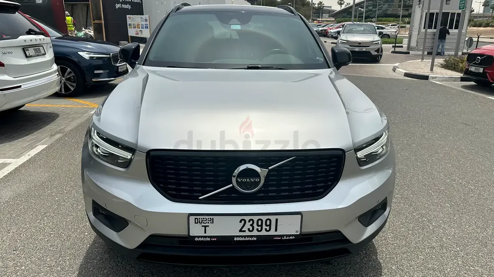 Volvo XC40 T5 R-Design 2019 | GCC Specs | Pristine Condition - Image 4