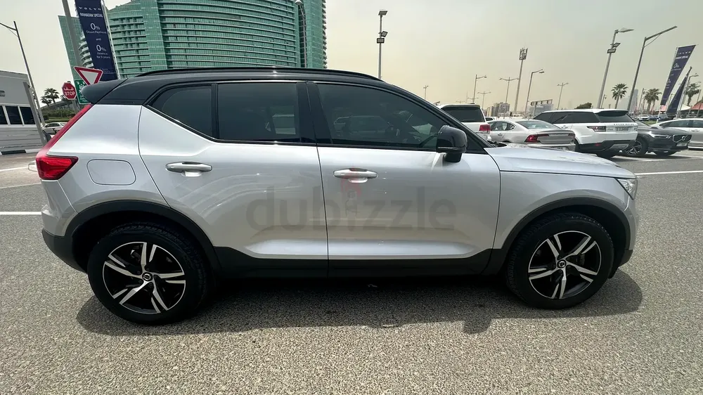Volvo XC40 T5 R-Design 2019 | GCC Specs | Pristine Condition - Image 6
