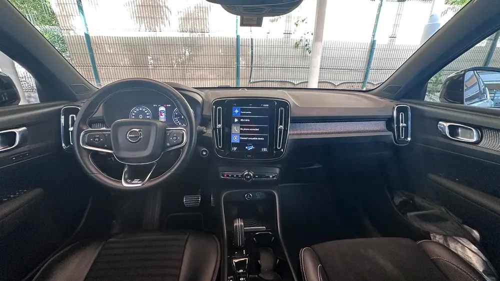 Volvo XC40 T5 R-Design 2019 | GCC Specs | Pristine Condition - Image 8