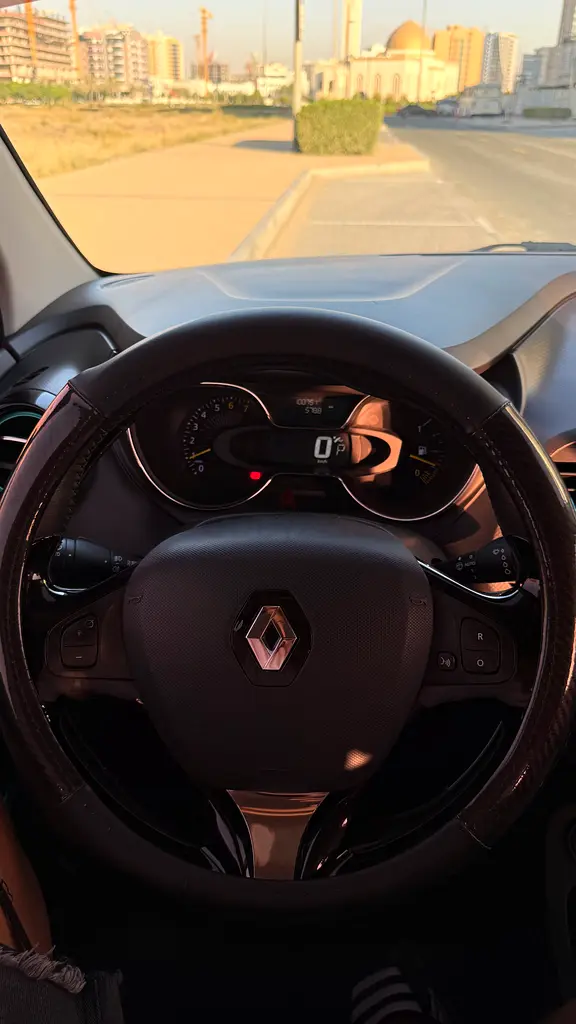 Renault Captur LE 2016 GCC Specs - Image 12