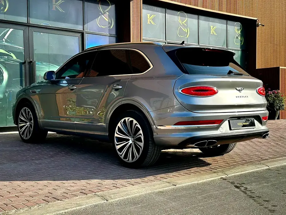 2023 Bentley Bentayga Azure. GCC Specs with Warranty and Service, Fully Loaded, Perfect condition - Image 4