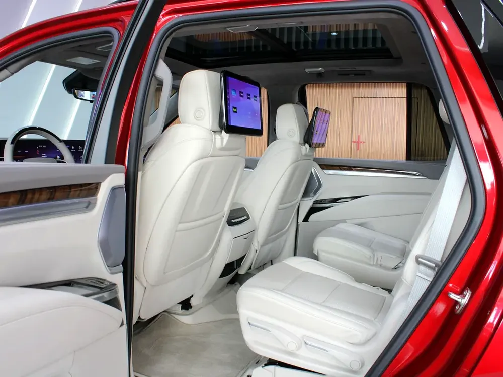 2026 - Cadillac Escalade Sport Platinum V8 - Image 12