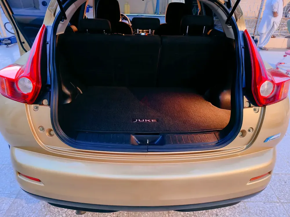 Nissan Juke 2014 GCC Specs Cruise control. Volume button on steering.Push start.Door lock in finger. - Image 10