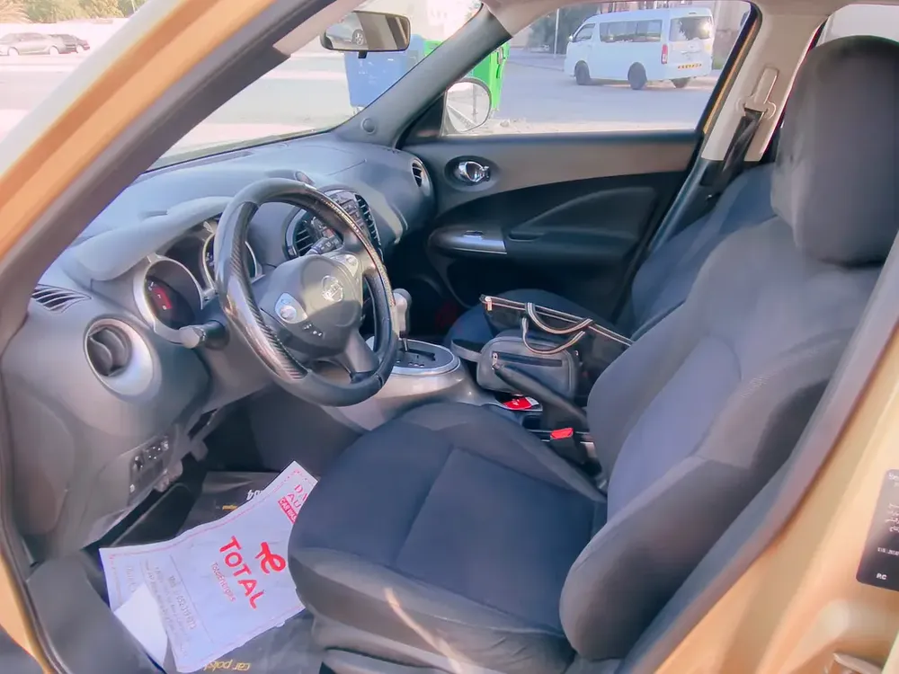 Nissan Juke 2014 GCC Specs Cruise control. Volume button on steering.Push start.Door lock in finger. - Image 11