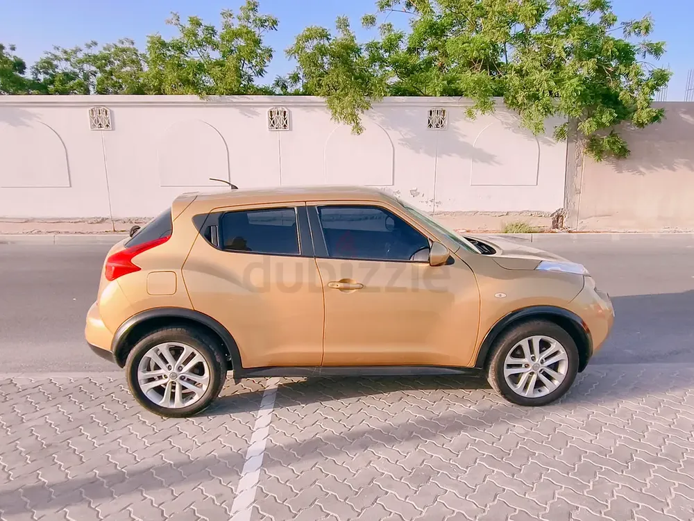 Nissan Juke 2014 GCC Specs Cruise control. Volume button on steering.Push start.Door lock in finger. - Image 5