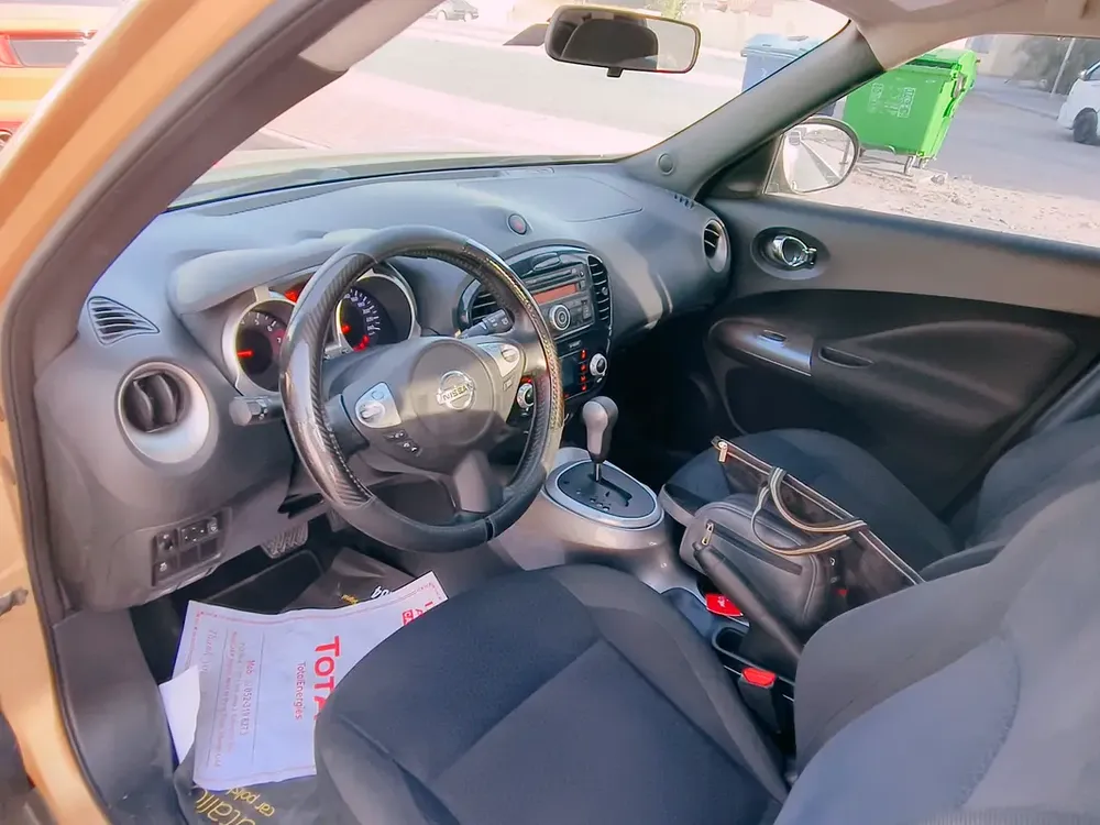 Nissan Juke 2014 GCC Specs Cruise control. Volume button on steering.Push start.Door lock in finger. - Image 8