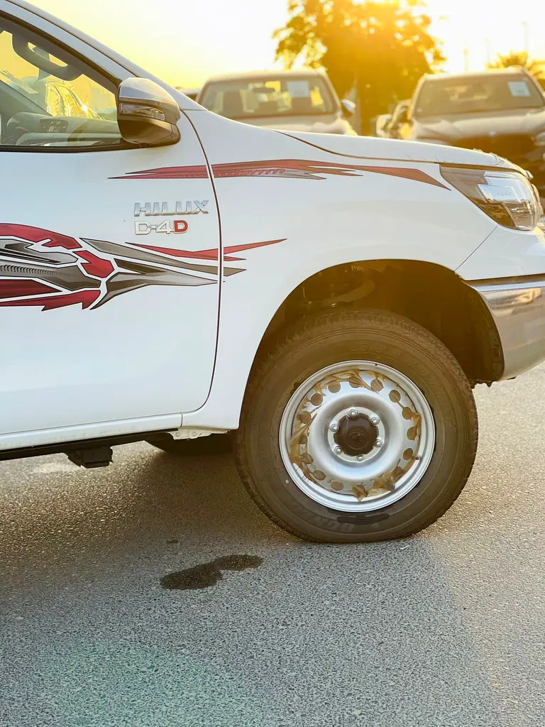 Toyota Hilux Double Cab GL 2024 GCC Specs - Brand New - Image 5