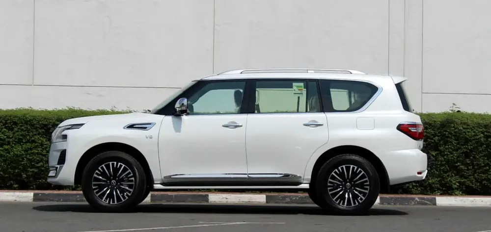 2022 ll  Nissan patrol V8 400Hp ll Gcc ll Full option Platinum Le - Image 4