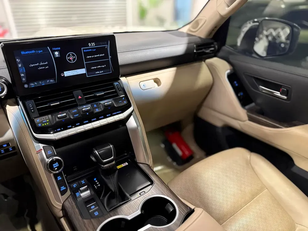 Toyota Land Cruiser VXR 4.0 | 2023 | GCC Specs | Full Option | Excellent Condition. - Image 11