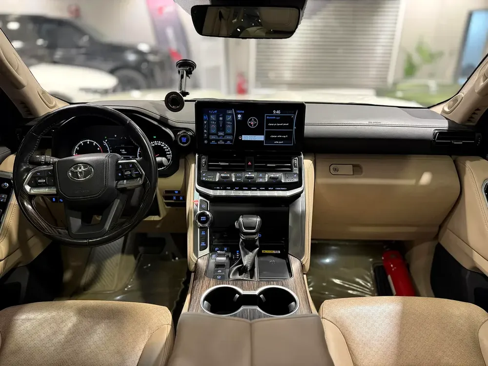 Toyota Land Cruiser VXR 4.0 | 2023 | GCC Specs | Full Option | Excellent Condition. - Image 14