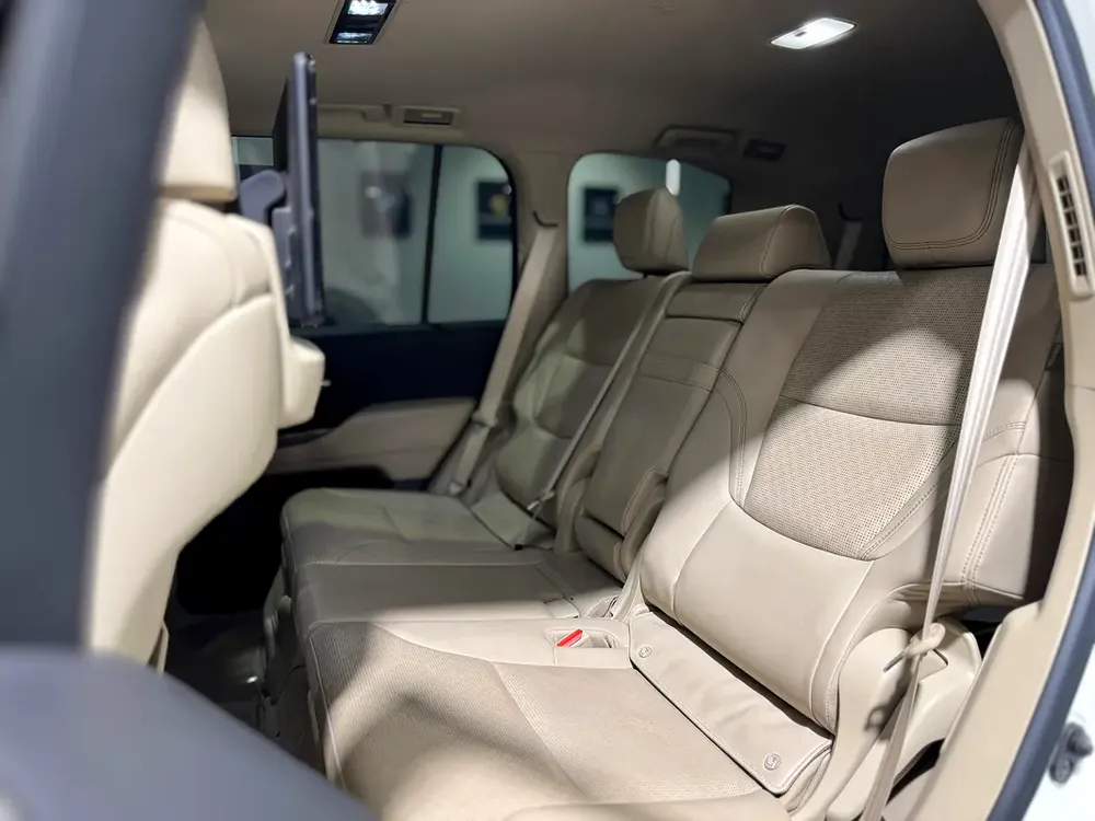 Toyota Land Cruiser VXR 4.0 | 2023 | GCC Specs | Full Option | Excellent Condition. - Image 15