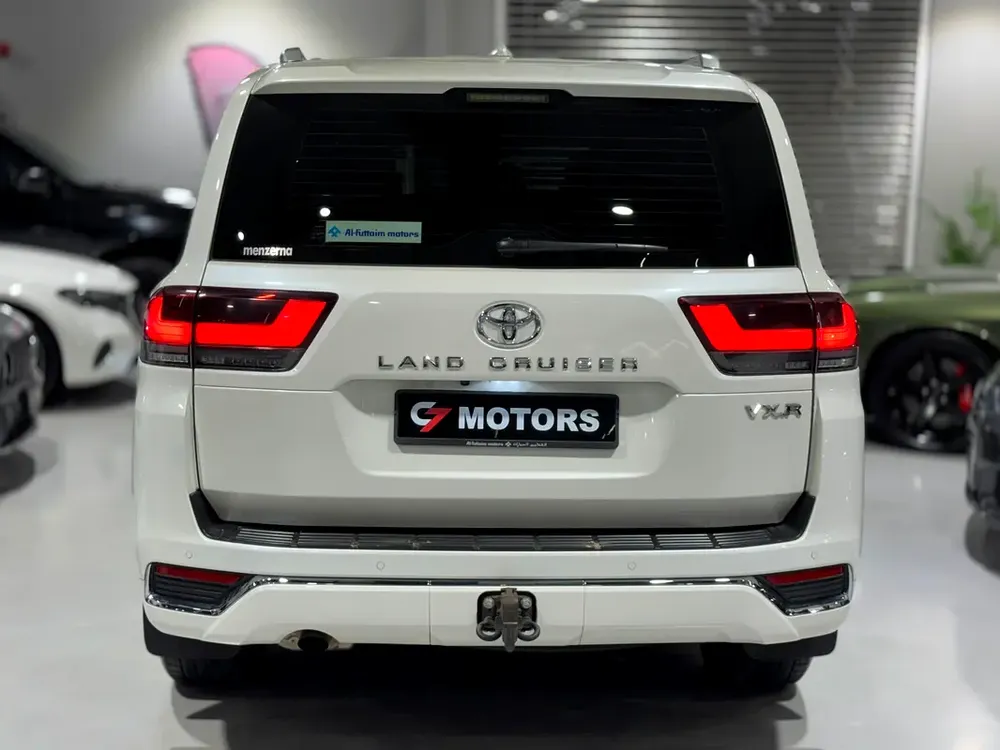 Toyota Land Cruiser VXR 4.0 | 2023 | GCC Specs | Full Option | Excellent Condition. - Image 4