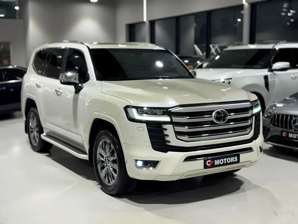 Toyota Land Cruiser VXR 4.0 | 2023 | GCC Specs | Full Option | Excellent Condition. - Image 5