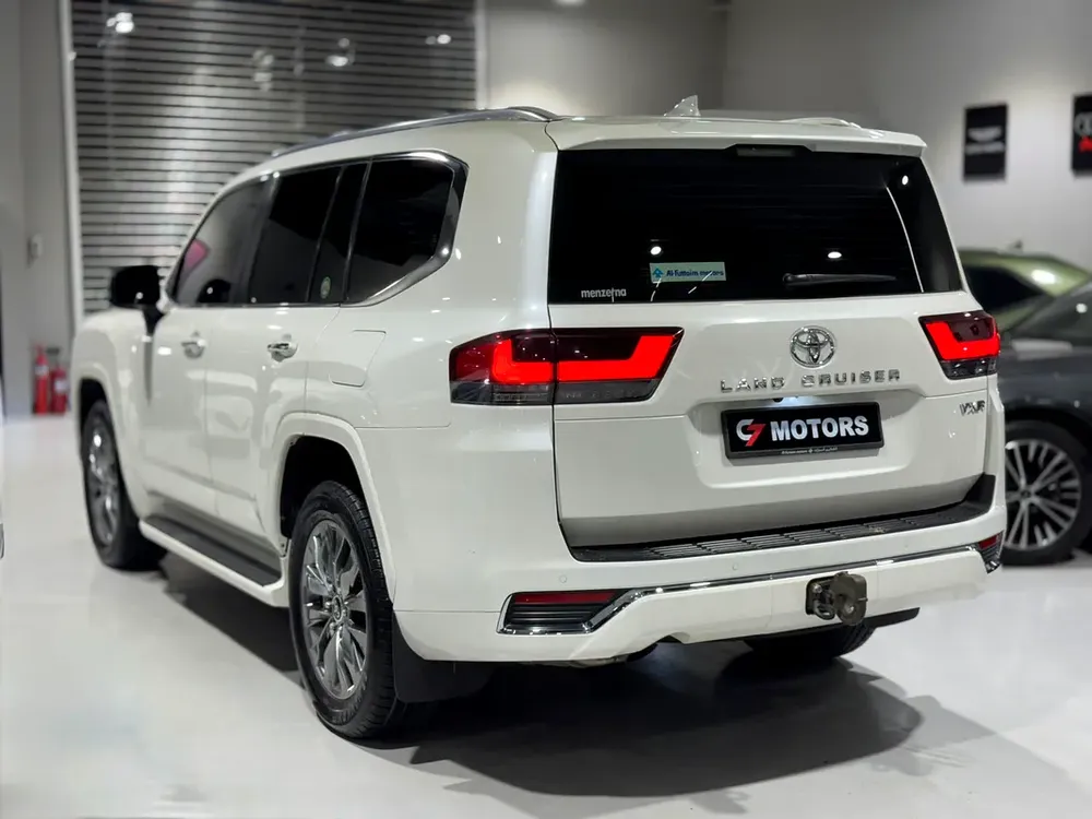 Toyota Land Cruiser VXR 4.0 | 2023 | GCC Specs | Full Option | Excellent Condition. - Image 6