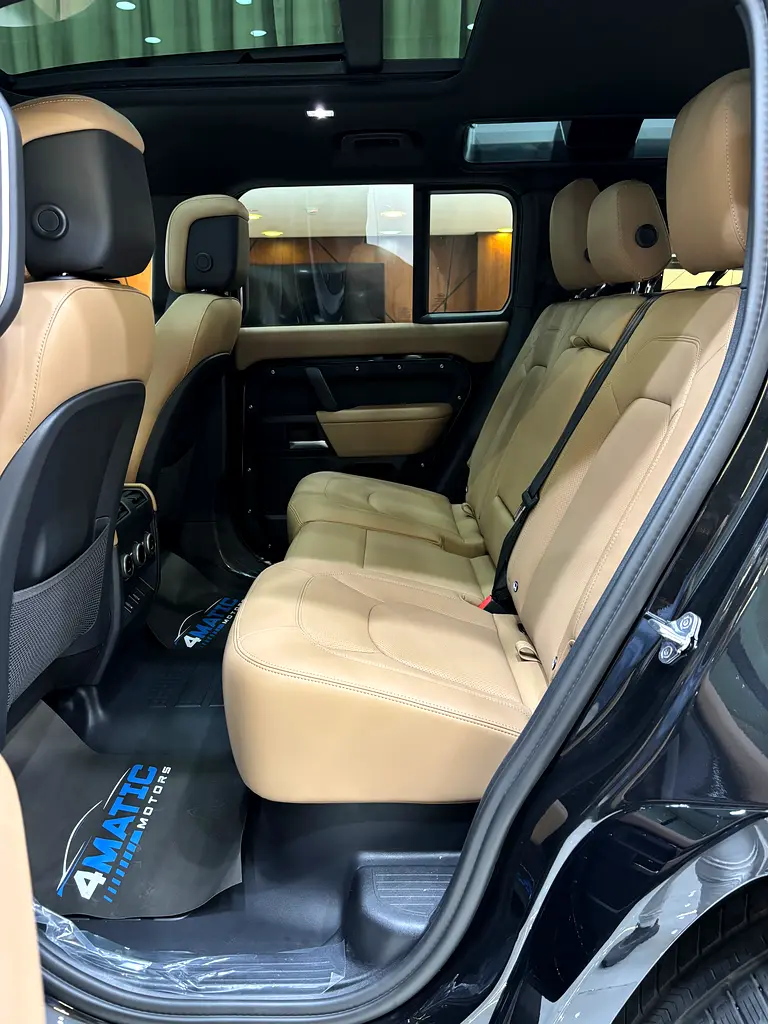 Land Rover Defender P400 X-Dynamic HSE  - Image 13