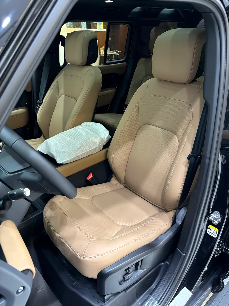 Land Rover Defender P400 X-Dynamic HSE  - Image 14