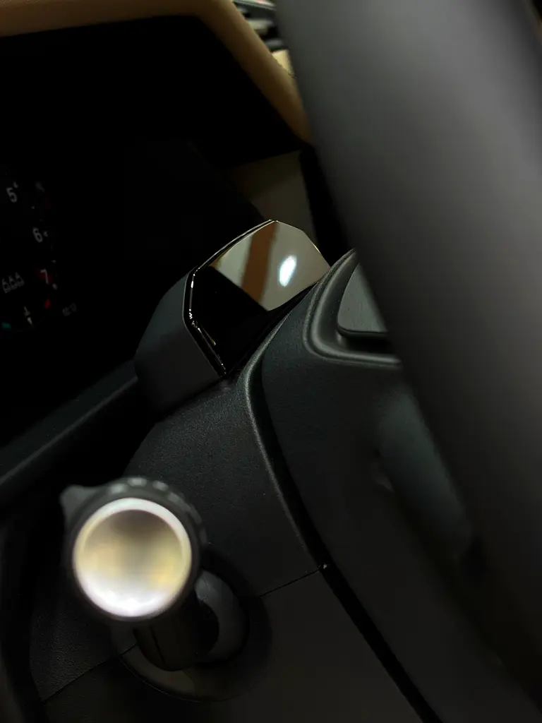 Land Rover Defender P400 X-Dynamic HSE  - Image 16