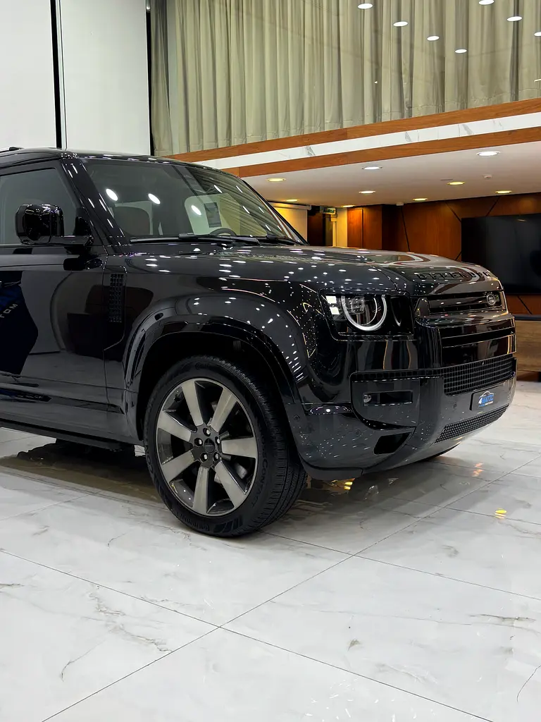 Land Rover Defender P400 X-Dynamic HSE  - Image 4