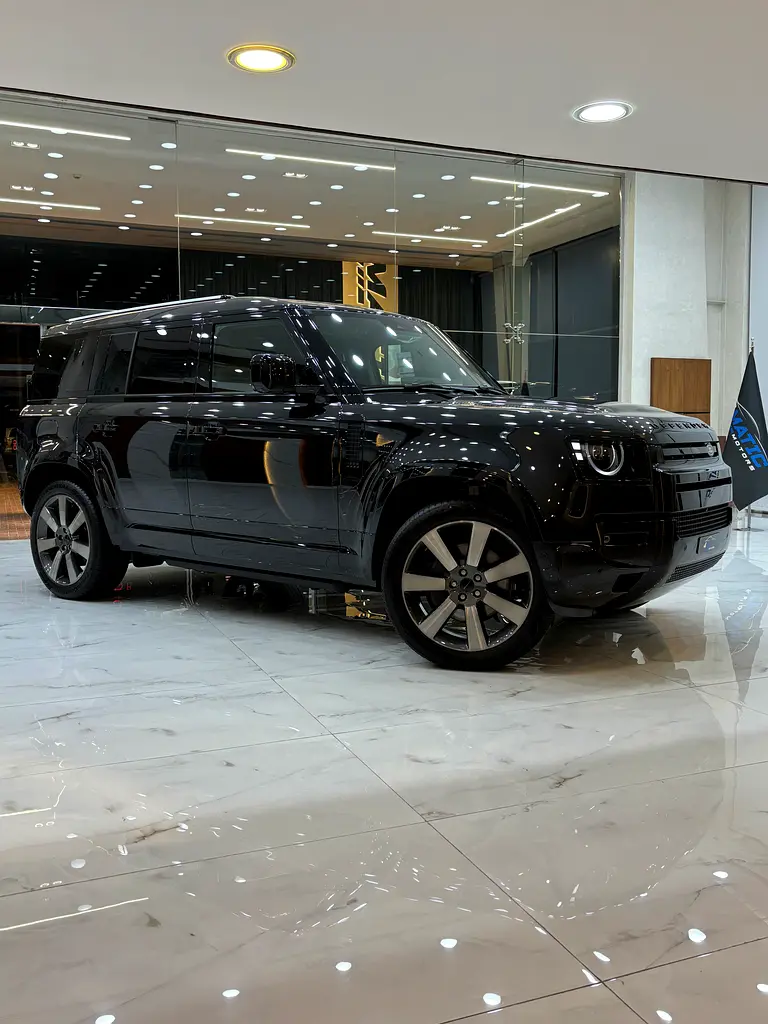 Land Rover Defender P400 X-Dynamic HSE  - Image 5