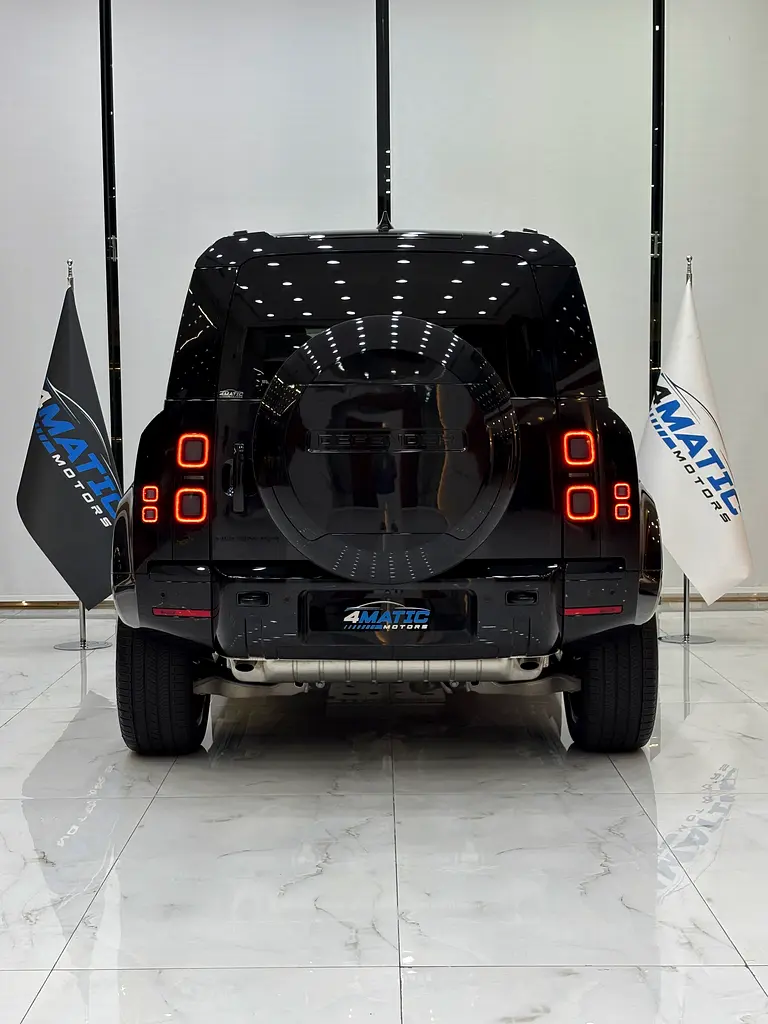 Land Rover Defender P400 X-Dynamic HSE  - Image 7