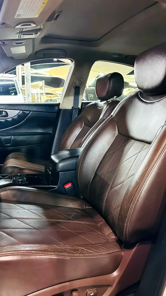 INFINITI QX70 2015 GCC FULL OPTION VERY CLEAN CAR - Image 10