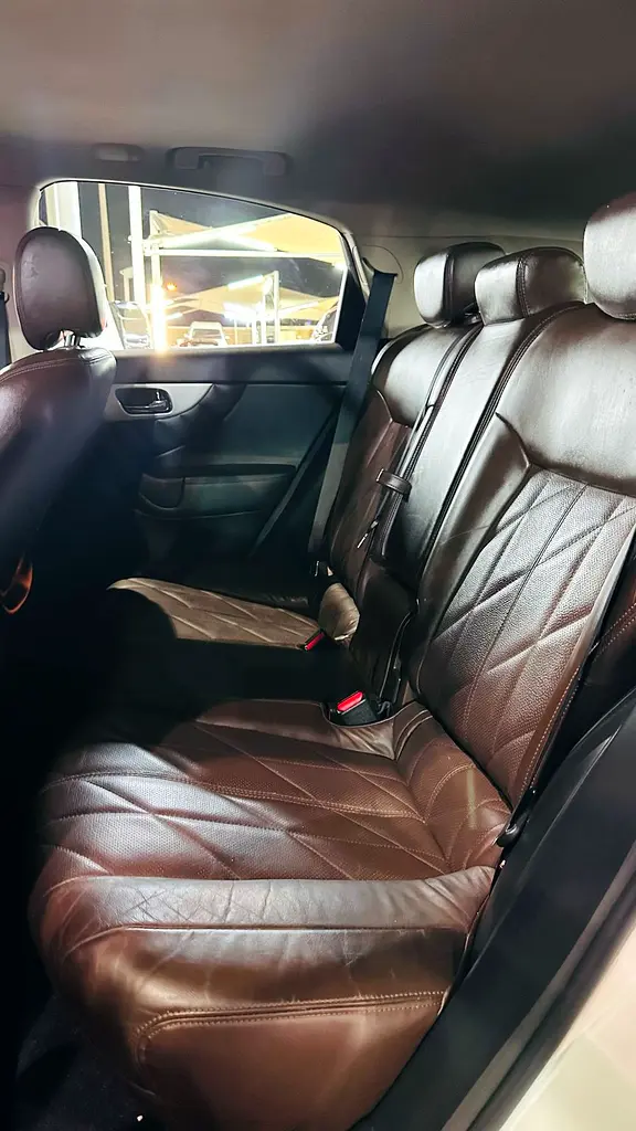 INFINITI QX70 2015 GCC FULL OPTION VERY CLEAN CAR - Image 11