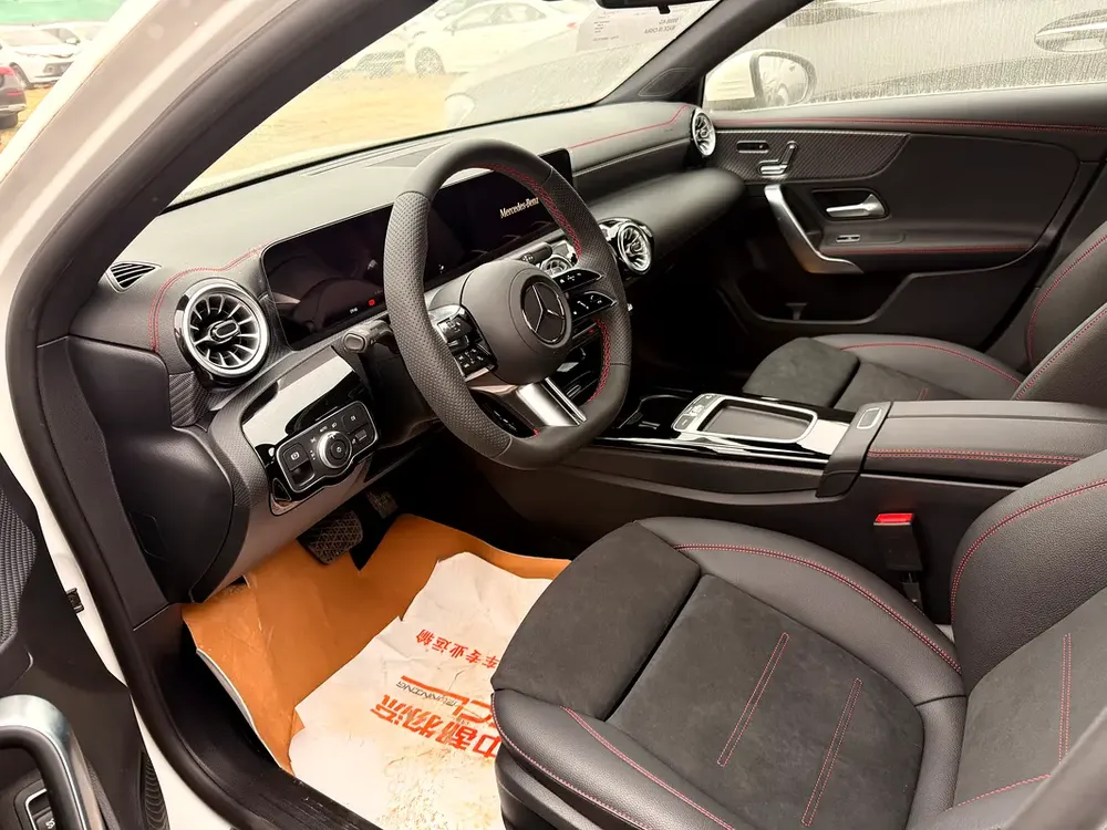2025 Mercedes-Benz A 200L Fashion Brand New - Chinese Specs - Image 4