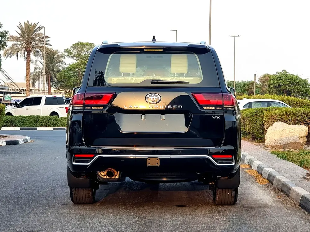 LAND CRUISER V6 4.0 VX-V10 2026 - Image 4