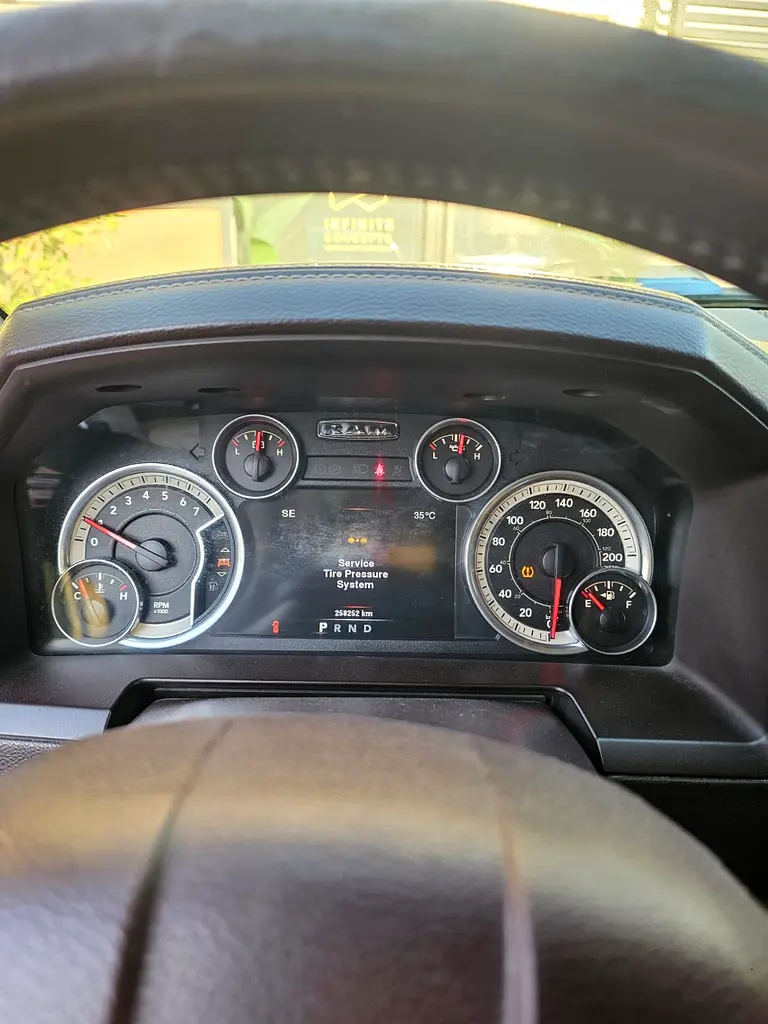 Dodge Ram 1500 Laramie 2014 | American Specs | Well Maintained - Image 5