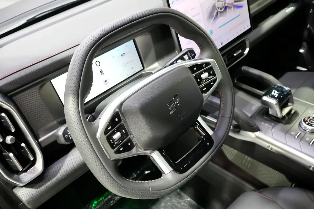 2025!! Jetour T2 || Defender Body Kit || Under Warranty || VIP SEAT || Perfumes || Alcantara - Image 7