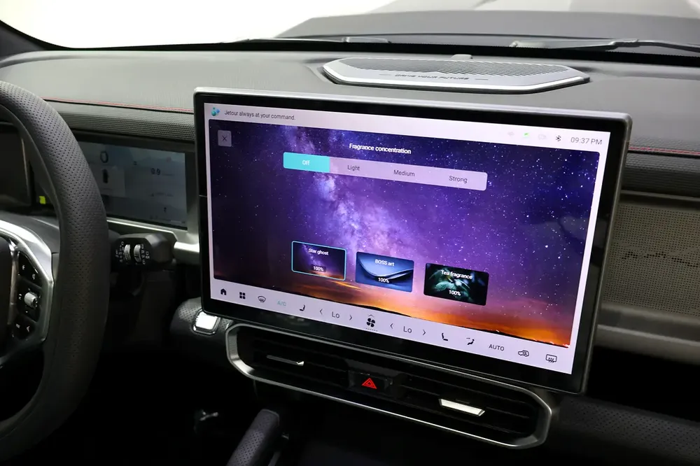 2025!! Jetour T2 || Defender Body Kit || Under Warranty || VIP SEAT || Perfumes || Alcantara - Image 8