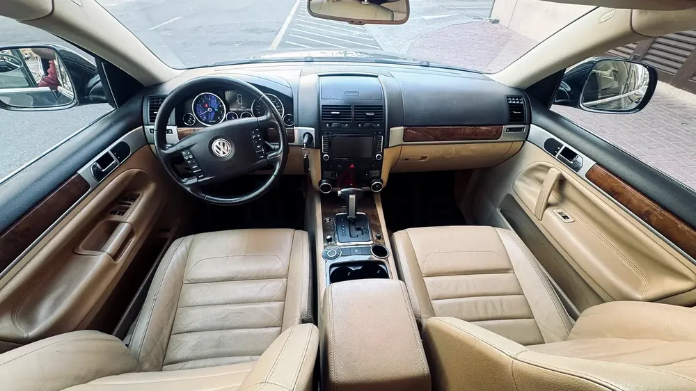 Volkswagen Toureg full option for sale GCC - Image 10