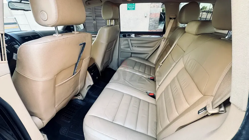 Volkswagen Toureg full option for sale GCC - Image 9