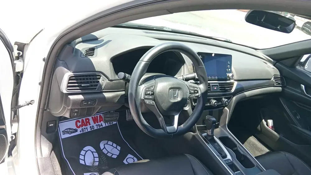 Honda Accord 1.5L LX Sport 2018 GCC Specs Lady Driven - Image 10