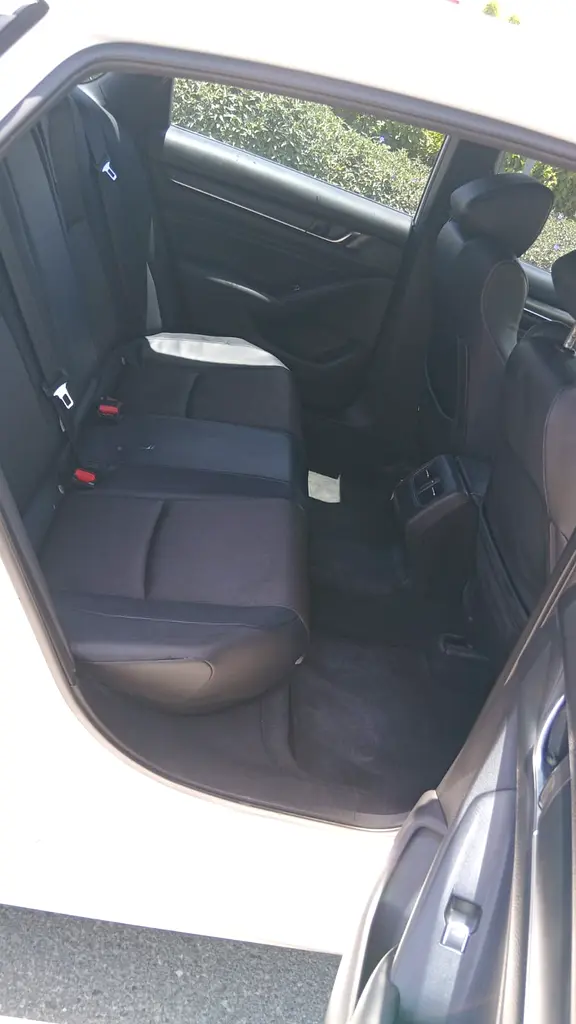 Honda Accord 1.5L LX Sport 2018 GCC Specs Lady Driven - Image 16