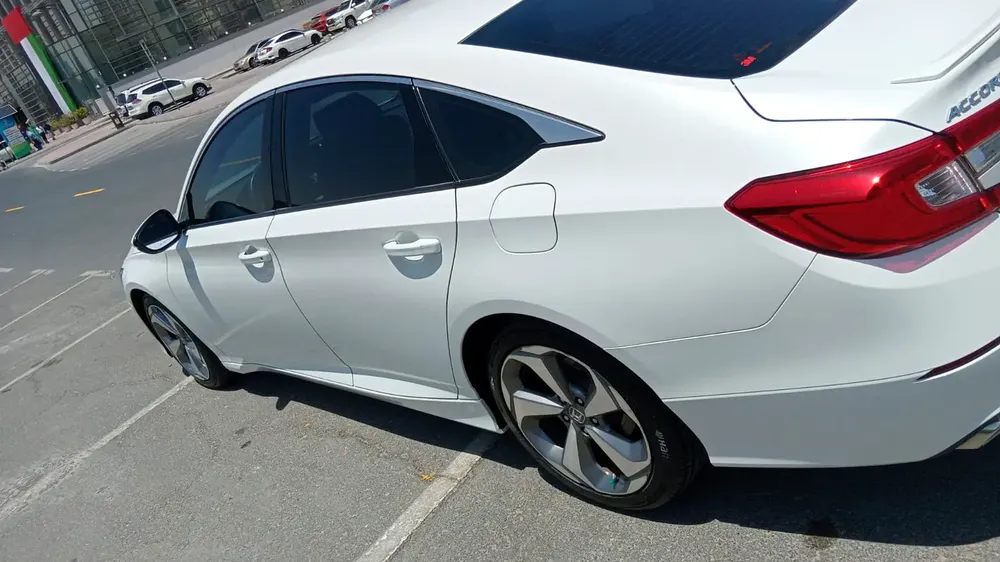 Honda Accord 1.5L LX Sport 2018 GCC Specs Lady Driven - Image 5