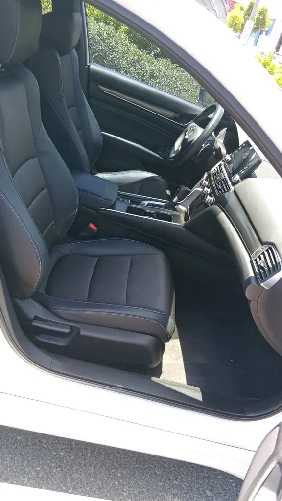 Honda Accord 1.5L LX Sport 2018 GCC Specs Lady Driven - Image 9