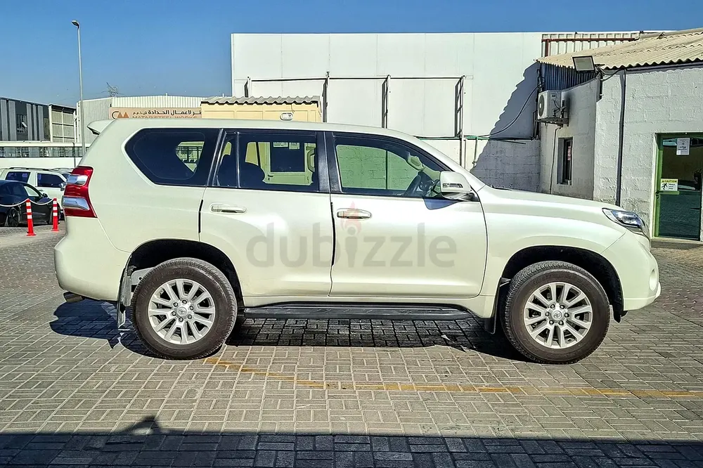 AED 2264/month | 2017 Toyota Prado  | GCC Specs | Ref#476850 - Image 4