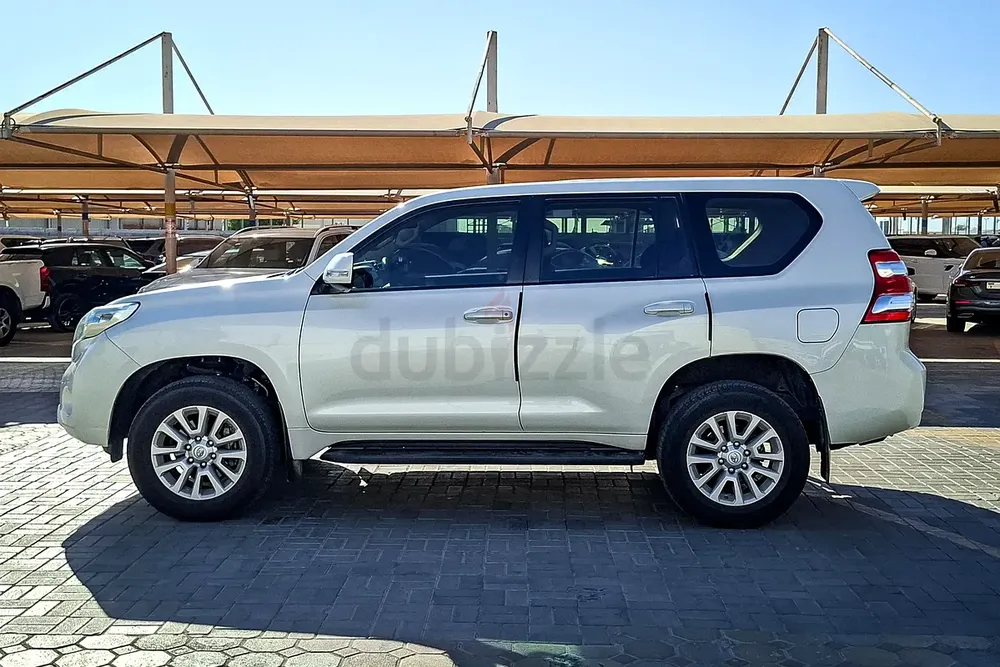 AED 2264/month | 2017 Toyota Prado  | GCC Specs | Ref#476850 - Image 5